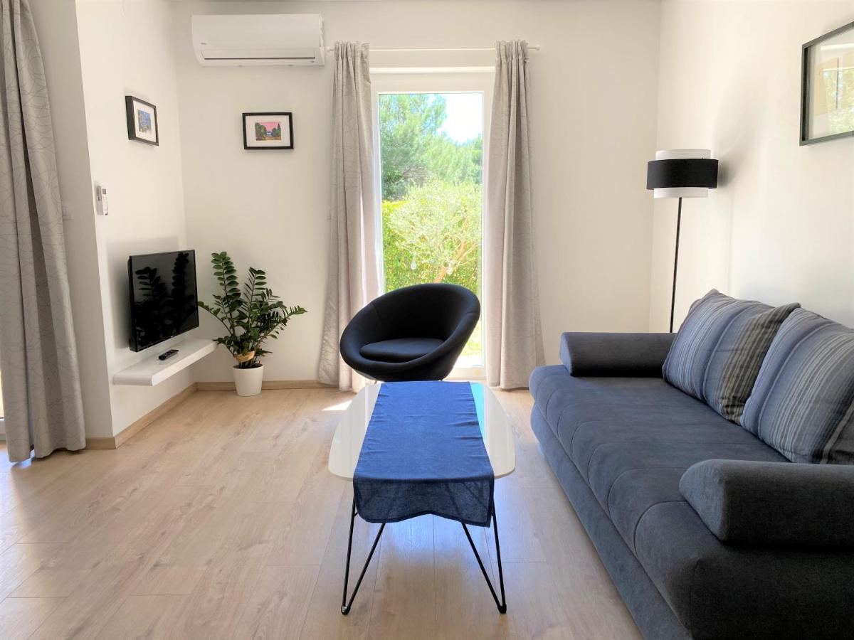 Apartment Punta Premantura E With Garden المظهر الخارجي الصورة