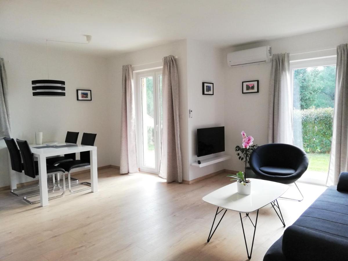 Apartment Punta Premantura E With Garden المظهر الخارجي الصورة