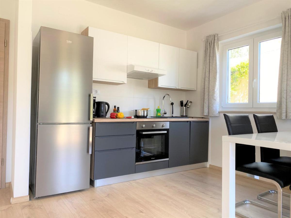 Apartment Punta Premantura E With Garden المظهر الخارجي الصورة
